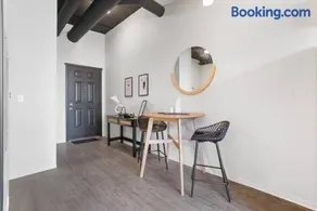 Convenient Downtown Loft WiFi and Elevator - Image 5