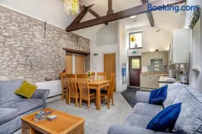 3 Bed in Earl Sterndale oc-h29624 - Image 3