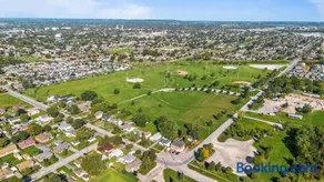 The Garden Retreat in Welland, On - 1BR,Free Parking and Workspace - Image 4