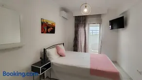 First line apartment - Image 1