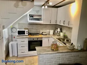 Grandma’s old town house - Image 3