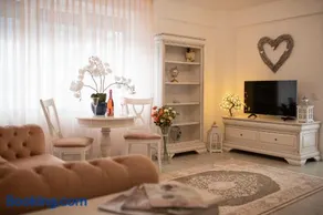 Căsuța din Copou - Image 1