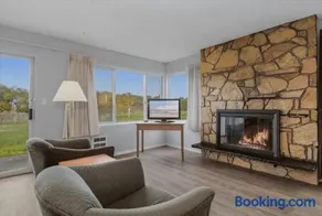 2-Bedroom Family Suite - Pet-Friendly - Kitchen - Pool and Hot Tub - Image 2