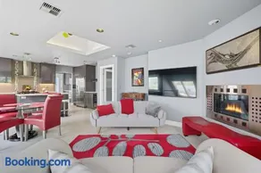 Modern Upper Level Duplex DT Vancouver - Image 5