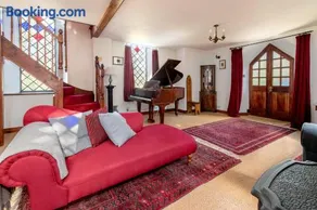 Stunning baptist chapel with concert piano, pets welcome - Image 4