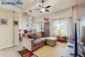 Updated Condo with Lake Views Heated Floors Soaking Tub Pool & Spa Access - Image 1