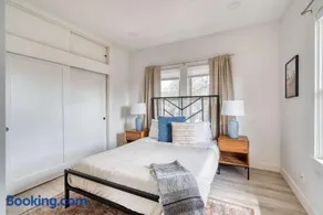 Stay Portland - Mt Tabor Retreat - Local Eateries - Shops - Bars - Image 2