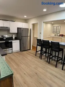Fun 5 Bedroom Lakefront Cottage - Image 3