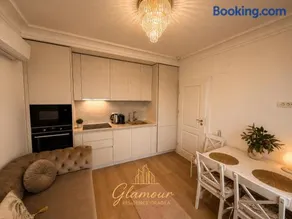 Glamour Residence Oradea - Modern Suite with Parking - Image 3