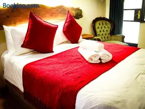 The Red Oak Guesthouse - Image 1