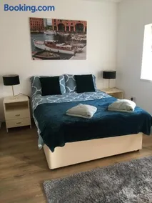 Modern 1 bedroom flat perfect for match or city break - Image 1