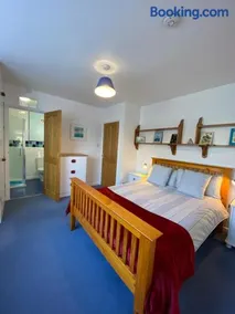 Three Gables, West Wight village house, Sleeps 10 - Image 3