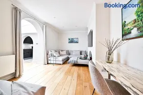 New chic and luxury apartment - Image 1