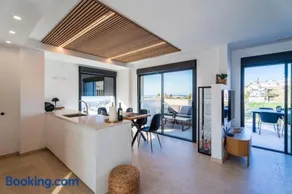 Modern House with Private Pool and Hot Tub - access to gym, sauna & wellness centre - Image 3