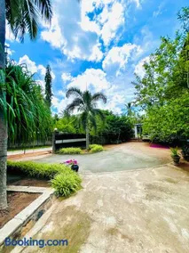 Monkey Garden Hotel - Image 5