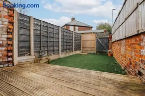 Luxury Haven 3-BDR House - Perefct for Contractors & Long Stays - Guests 8 - Hi-Speed Wi-Fi - Private Garden - Free Street Parking - Image 5