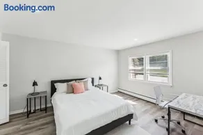 Pine Brook 1111 I State of the art 15 Bd Apt - Image 3