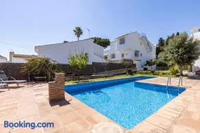 Authentic apartment with pool and sea view - Image 1