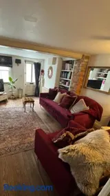 Jackdaw Cottage-Beautiful Cottage, Town Centre - Image 1