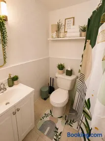 Flatiron Bright 1BR with living room, Top Floor Best location in FANCY Manhattan - Image 3