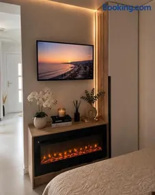 Cocon d Amour Studio avec Jacuzzi Terrasse et Parking Privé - Image 1