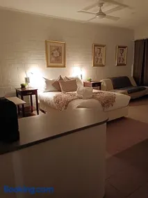 Buffalo Motel and Country Retreat - Image 2