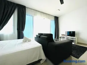 ECOZY SUITE 3 - Trefoil Setia Alam Near Setia City Mall & Setia Convention Centre - Image 1