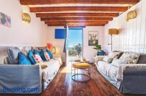 Eco Fisherman's Seafront Cottage - Fantastic Views - Private Courtyard - Image 2