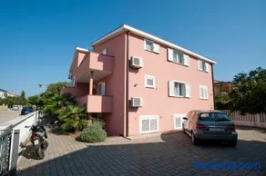 Apartments Maric with parking - Image 2