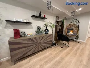 Entire Modern Cozy 2BR Apt mins SU LeMoyne DT - Image 3