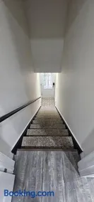 Spacious bright Apt,Parking and self check-in - Image 5