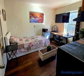 Habitación Privada y sencilla con TV de 55 pulgadas cerca de NY - Image 1