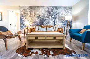 NEW Fully stocked luxury home close to I65 and I72 - Image 1