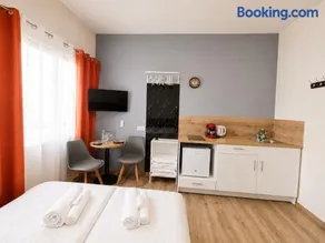 Smart Comfort StudioN4 Private Kitchenette Bathroom to Beach 260m Marina Port old City 900m - Image 4