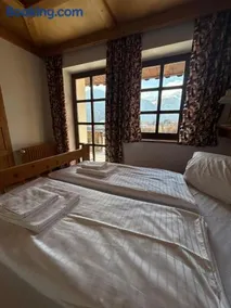 Höf Hof Appartements - Traditional cozy mountain house with view and garden - Image 3
