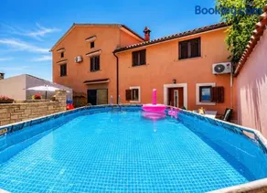 Apartment Karlo, Heated pool, private parking - Image 1