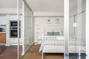 DT Toronto Luxury 2 Beds -Lake View-Free Parking - Image 5