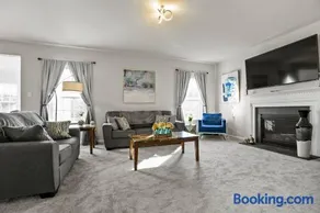Spacious & Serene Family Gem: Games, Office, Yard! - Image 4