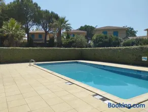 Résidence calme avec piscine - Image 2