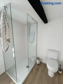 High Street Apartment - Image 5