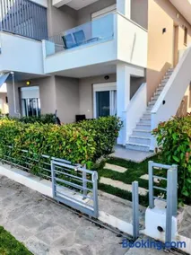 Paralia Ofriniou Iro Residence - Starlink net, Courtyard, Naturally Shaded Terrace, 100m from Beach and Top Taverns - Image 2