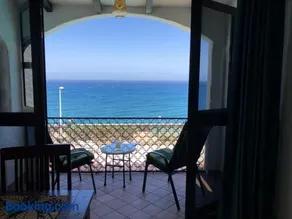 Ferienhaus 'Panoramic Ocean View' mit Gemeinschaftspool, WLAN und Klimaanlage - Image 1