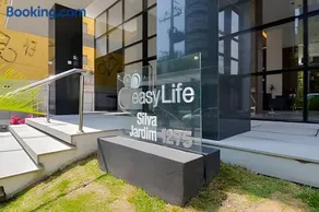 Studio prox shopping Curitiba Wifi, TV a Cabo e ar by UROOMS - Image 2