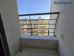Modern Apartment Close to Seafront - Image 4