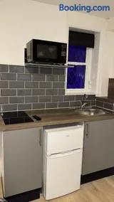 Modern self contained Studio EnSuite Room - Image 5