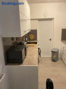 contractor Ready 3Bed House WIFI Parking IP1 - Image 2