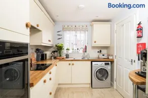 Dog friendly cottage with hot tub under 350 steps to dunes - Image 3