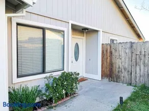 Cozy 2 bedroom 2 baths home - Image 5