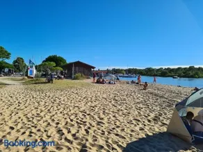 Résidence fermée Grande terrasse ombragée Piscine Plage Port Parc Gare - Image 1