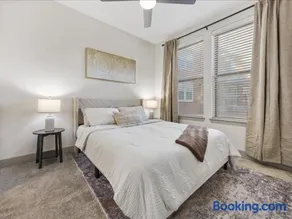Luxe 1BR Stay with Pool, Gym & EV Charger - Image 2